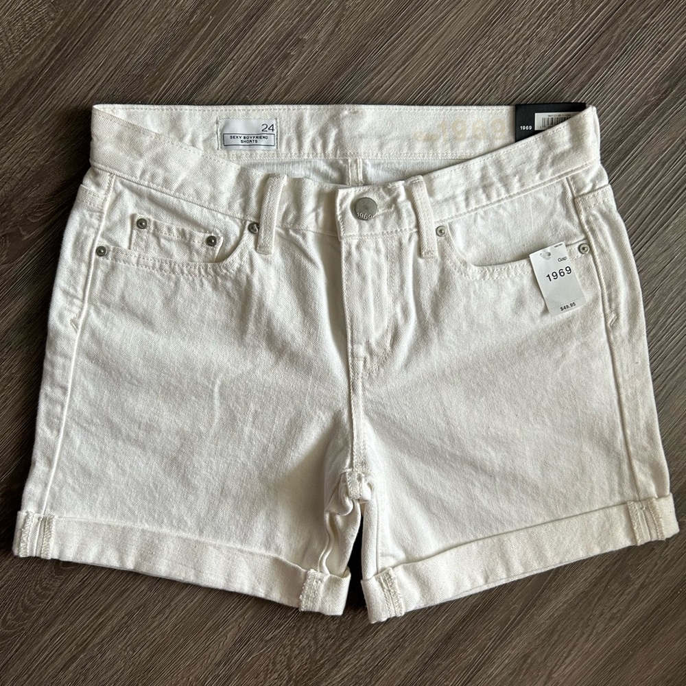 GAP 1969 Sexy Boyfriend Shorts 24
